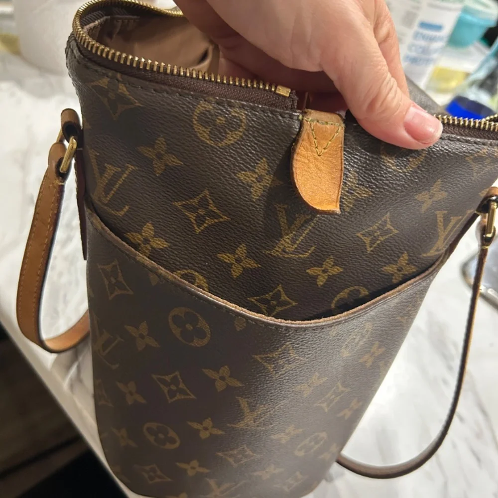 Authentic purse - Picture 5 of 9
